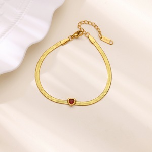Pulseira Herringbone em Aço Inoxidável Banhada a Ouro 18K - Pulseira Delicada com Charme de Coração em Zircônia para Mulheres - Product Image 3