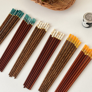 Palillos de Bambú y Madera Yuanjin de 25 cm con Punta de Resina Imitación Jade, Madera Sólida, Regalo, Madera de Ala de Pollo, Forma Redonda - Product Image 4