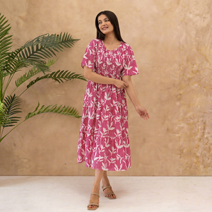 Robe midi rose à rayures et imprimé floral, col en V, manches courtes, coupe trapèze ample, décontractée, en coton tissé respirant pour l'été - Product Image 1