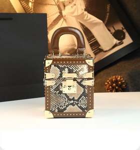 Bolso de Mujer de Cuero con Remaches Estilo Retro, Bolso de Lujo, Bolso de Mano Moderno, Bolso Bandolera - Product Image 6