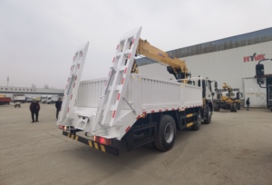 FOTON Flatbed Crane Truck with Hydraulic Boom 10t Capacity 16m Lifting Height High Efficiency <b>Engine</b> & Gearbox for Cargo Lifting - Product Image 4
