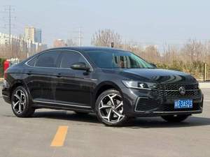 2024 para 330TSI R-Line Automático con Volante a la Izquierda, Neumáticos R18, 24k <span class=keywords><strong>Km</strong></span>, 1 Propietario, Pintura Original Completa, Excelente Estado, Coche Usado - Product Image 3