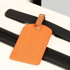 Étiquette de bagage en cuir avec insert de carte personnalisé, style à rabat traditionnel, cadeau de voyage pour lui, étiquette de bagage en cuir faite à la main - Product Image 5