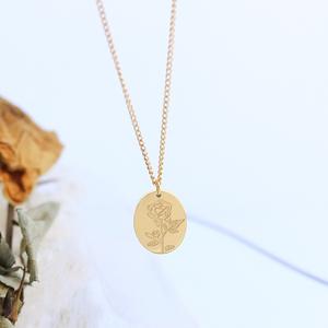 Collana con Ciondolo a Forma di Rosa Geometrica in Acciaio Inossidabile Placcato Oro 18k di Alta Qualità per Uso Quotidiano - Product Image 1