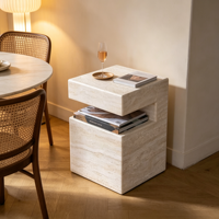 Table basse moderne minimaliste en marbre avec un design unique en pierre naturelle, pièce maîtresse de luxe pour salon