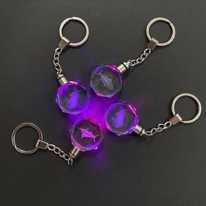 Porte-clés en cristal rectangulaire personnalisé avec logo, finition transparente, surface anti-rayures élégante, éclairage LED, pour la remise des diplômes ou les souvenirs - Product Image 1
