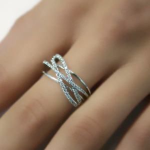 Anello Geometrico a Linee Incrociate per Donne, Stile Lussuoso, Accessorio Trendy per Feste, Regalo alla Moda - Product Image 1