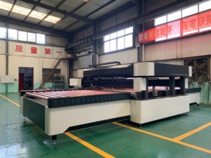 EASTTEC Fabricants de machines de bordure de <span class=keywords><strong>verre</strong></span> en Chine Machine à bordure de <span class=keywords><strong>verre</strong></span> à haute efficacité à ligne droite sur quatre côtés - Product Image 3