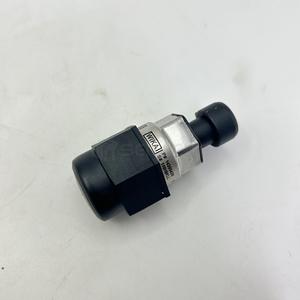 Sensor de Alta Presión Senwitt 14395426 con Rosca Gruesa para Bomba Hidráulica de Excavadora - Product Image 2