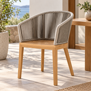 Découvrez un style durable avec une chaise en teck qui allie la beauté du bois naturel, un support robuste et un assise confortable. - Product Image 1