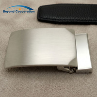 Boucle de ceinture moderne en alliage de zinc nickel brossé et nickel brillant de 35 mm avec griffes arrière pour ceintures en cuir formelles pour hommes