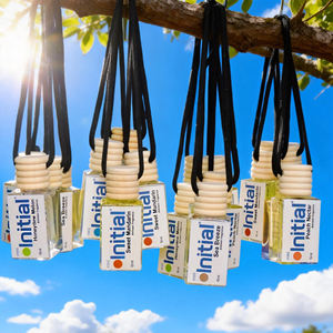 น้ำหอมปรับอากาศในรถยนต์แบบแขวน รุ่นหรูหรา ขนาด 10 มล. ขวดแก้วทรงสี่เหลี่ยมพร้อมฝาไม้ (มีตัวอย่างให้ทดลองใช้) - Product Image 4