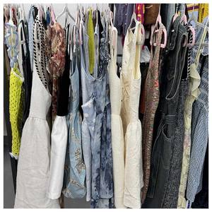 ชุดเสื้อผ้าผู้หญิงใหม่เอี่ยมขายส่ง เสื้อผ้าผู้หญิงมือสอง จัดส่งแบบสุ่ม คุณภาพสูง ชุดเสื้อผ้าคิดเออร์ - Product Image 1