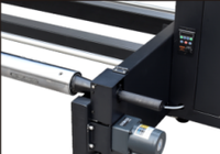 Imprimante hybride UV automatique à bande transporteuse en maille de 1,8 m avec impression sans bordure 1440 DPI pour cuir PU, Tyvek, affiches et bannières publicitaires