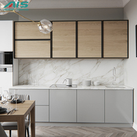 Cuisine modulaire haut de gamme au design moderne et nouveau, personnalisable, unité murale, armoires blanches élégantes, marbre MDF