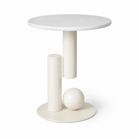 Table basse moderne en dalle de roche blanche, directement de l'usine, avec base sculpturale en fer et accent sphérique pour salon, OEM ODM