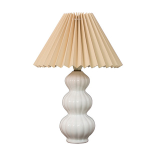 Linda Lámpara de Mesa con Pliegues de Cuadros, Base de Cerámica, Pantalla a Cuadros Rojos y Blancos, Lámpara de Escritorio Vintage para Dormitorio o Sala de Estar - Product Image 6