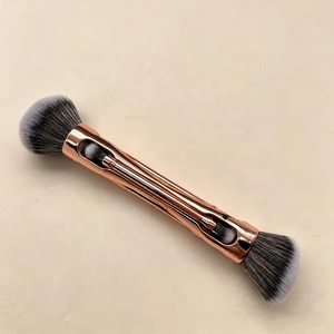YRX Nuevo Set de Brochas de Maquillaje Magnéticas Profesionales 10 en 1 con Diseño Personalizado para Contorno de Mejillas y Colorete, OEM - Product Image 4