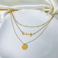 Collier EManco superposé avec chaîne câble satellite, pendentif rond avec nom en lettres, couleur or, idéal pour les fêtes et les vacances, bijou cadeau