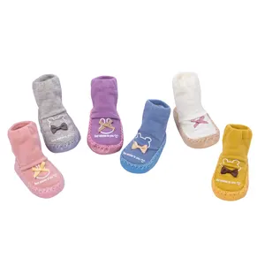 Calzini per bambini pantofole in maglia calda con suola in pelle per bambini scarpe per bambini antiscivolo