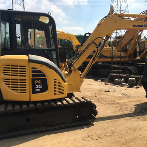 Excavatrice sur chenilles d'occasion Pexcavator 35 200 à prix abordable, avec godet de 0,65 m³ et rayon de braquage court, en promotion - Product Image 1