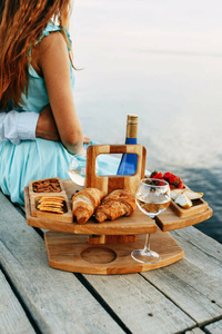 Portabicchieri in Legno Hoye Crafts, Vassoio Pieghevole per Snack e Formaggi, Utile Tavolino Portatile per Picnic all'Aperto - Product Image 3