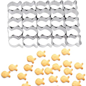 Lot de 25 emporte-pièces miniatures en acier inoxydable pour biscuits, emporte-pièces en forme d'os, tampons à pâtisserie faits main pour fondant - Product Image 2