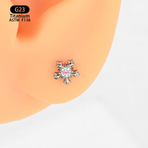 Boucles d'oreilles en titane flocon de neige, alliage F136, zircon 5A, serti à griffes, bijoux de piercing - Product Image 1