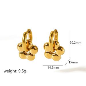 Pendientes Huggie con Forma de Corazón, Estrella, Luna, Flor y Geométricos, de Acero Inoxidable con Baño de Oro de 18k, Joyería para Mujer para Fiestas - Product Image 4