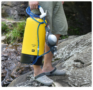 Vente en gros, bain en plein air sauvage d'été, <span class=keywords><strong>Non</strong></span> <span class=keywords><strong>solaire</strong></span>, sac à eau de 12l, sac Portable de <span class=keywords><strong>douche</strong></span> en plein air - Product Image 3