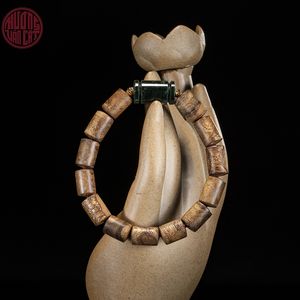 Bracelet pour homme en bois d'agar Lu Thong, perles de 8 mm avec accents de charme en jade, bois d'oud naturel, bijoux élégants - Product Image 1