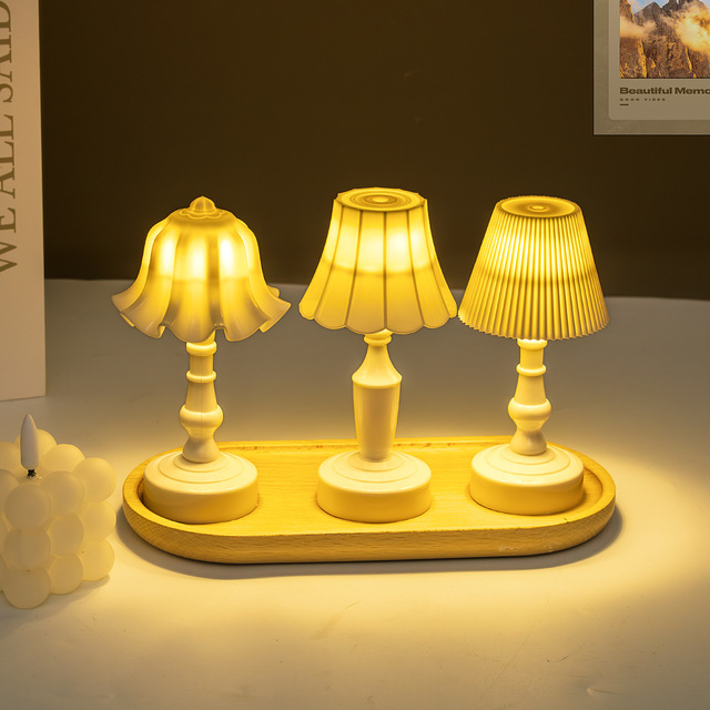 Creative Mini LED Night Light Table Lamp Mini Retro Plastic Romantic Atmosphere Light for Home Decor Birthday New Year Lighting