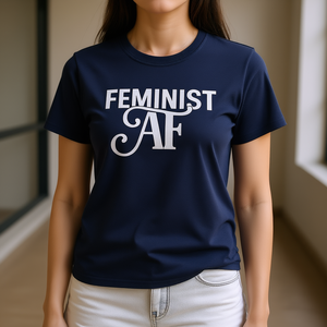 T-shirt Feminist AF blu navy unisex, maglietta casual con scritta - Product Image 2