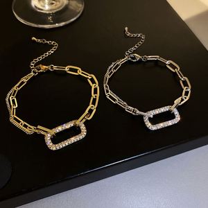 สร้อยข้อมือแบบโซ่กระดาษเคลือบทองคำแท้ 18k ประดับเพชรคิวบิกเซอร์โคเนียทรงสี่เหลี่ยมผืนผ้า สร้อยข้อมือแบบปรับได้ - Product Image 3