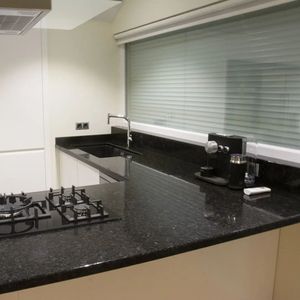 Losas de granito de superficie pulida, granito negro para encimera de cocina y parte superior de isla - Product Image 2