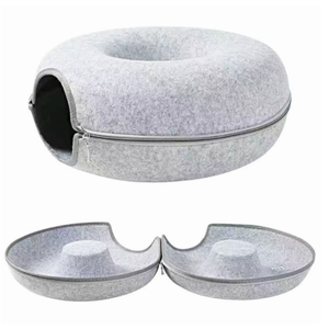 Nid de <span class=keywords><strong>chat</strong></span> pliable en feutre 2 en 1 Donut amovible et tunnel semi-<span class=keywords><strong>fermé</strong></span> Peekaboo Cat Cave Bed Paniers de rangement pour animaux de compagnie - Product Image 1