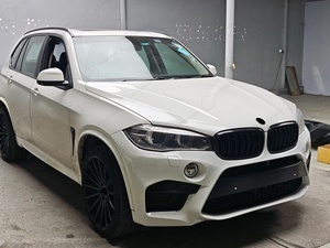 Kit Carrozzeria Stile F85 X5M in Materiale PP di Alta Qualità per <span class=keywords><strong>X5</strong></span> <span class=keywords><strong>F15</strong></span> con Paraurti Anteriore, Griglia, Sistema di Scarico e Paraurti Posteriore - Product Image 3