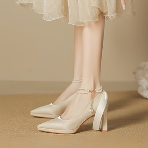 Escarpins élégants en satin pour mariée, à talon épais de 8 cm, à enfiler, bout rond – Chaussures pour femme à séchage rapide et résistantes à l'usure - Product Image 4