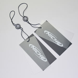 Étiquettes volantes en PVC transparent avec logo imprimé personnalisé Ensemble d'étiquettes volantes de luxe pour vêtements Épingles à cordes Design Étiquettes en papier pour vêtements - Product Image 2