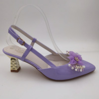 Escarpins floraux pour femmes en cuir verni à bout pointu, ornés de perles et de fleurs en mousseline, à bride arrière, talon chaton, coloris violet, noir, marron, bordeaux