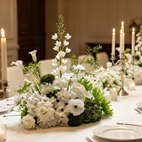 Maßgefertigtes Handgemachtes Weiß-Grünes Minimalistisches Seiden-Blumen-Tischgesteck Künstliche Rosen- und Calla-Lilien-Arrangement für Hochzeiten und Feiern