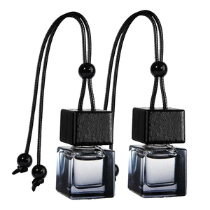 Bouteille diffuseur de parfum vide de 8 ml pour voiture, mini désodorisant, flacon en verre pour huiles essentielles avec bouchon en bois noir - Product Image 1