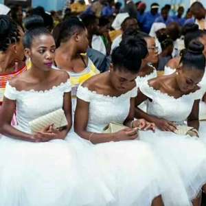 <span class=keywords><strong>Vestidos</strong></span> de Dama de Honor <span class=keywords><strong>Cortos</strong></span> Verdes con Apliques Africanos, Económicos, para Invitadas de <span class=keywords><strong>Boda</strong></span>, Hasta la Rodilla, con Hombros Descubiertos, Blancos, MB401 - Product Image 1