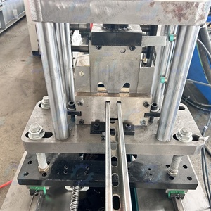 Línea de Producción de Soportes de Montaje para Paneles Solares Totalmente Automática Controlada por PLC con Motor de Caja de Cambios, Bomba y Rodamiento - Product Image 4