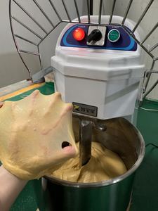 2025 prix d'usine Machine de cuisson 10L 5Kg <span class=keywords><strong>pétrin</strong></span> à pâte <span class=keywords><strong>spirale</strong></span> farine pain mélangeur de pâte commercial pour la vente italienne malaisie - Product Image 6