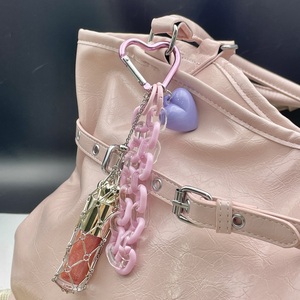 Porte-clés élégant en acier inoxydable haut de gamme avec pendentif chaîne en forme de cœur coloré et boucle en maille pour rouge à lèvres - Product Image 4