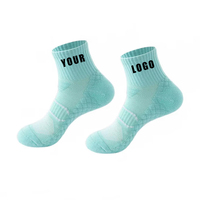 Fabricants de chaussettes de sport Chaussettes de sport athlétiques à séchage rapide Chaussettes de sport de quart personnalisées