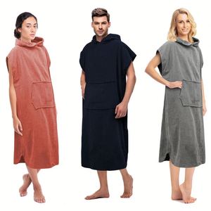 Serviette poncho à capuche personnalisée en gros pour adulte, absorbante, pour la plage, la natation, le bain, le change de tenue, en coton - Product Image 2