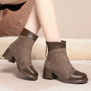 Botas de invierno 2025 de cuero de tacón alto de lujo para mujer, con punta cuadrada, diseño de empalme grueso y forro polar engrosado para exteriores - Product Image 1