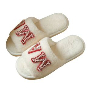 ¡Novedad de 2025! Zapatillas cálidas de felpa MA con letras de perlas bonitas para mujer en otoño e invierno, zapatillas de algodón para interiores con estilo Ins - Product Image 6